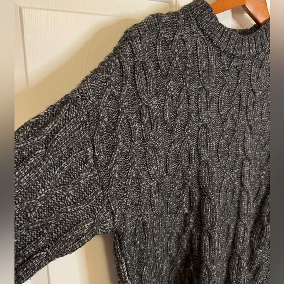 Divided H & M dark black/gray sweater size small NWOT - Picture 3 of 5